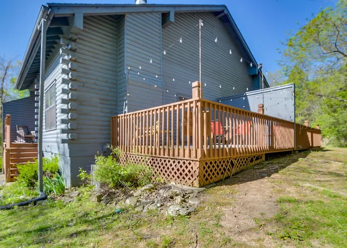 Charming Branson Getaway With Fireplace And Porch