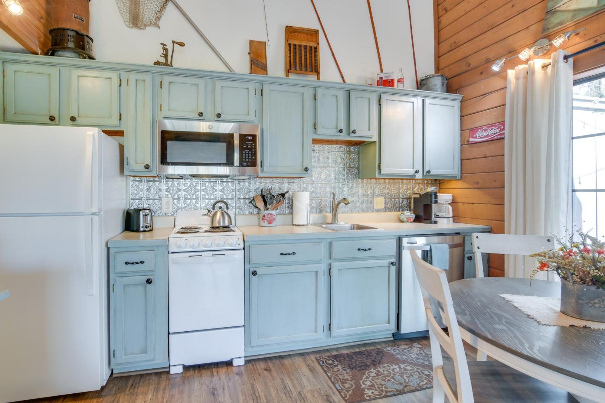Сasa de vacaciones Charming Getaway With Fireplace And Porch