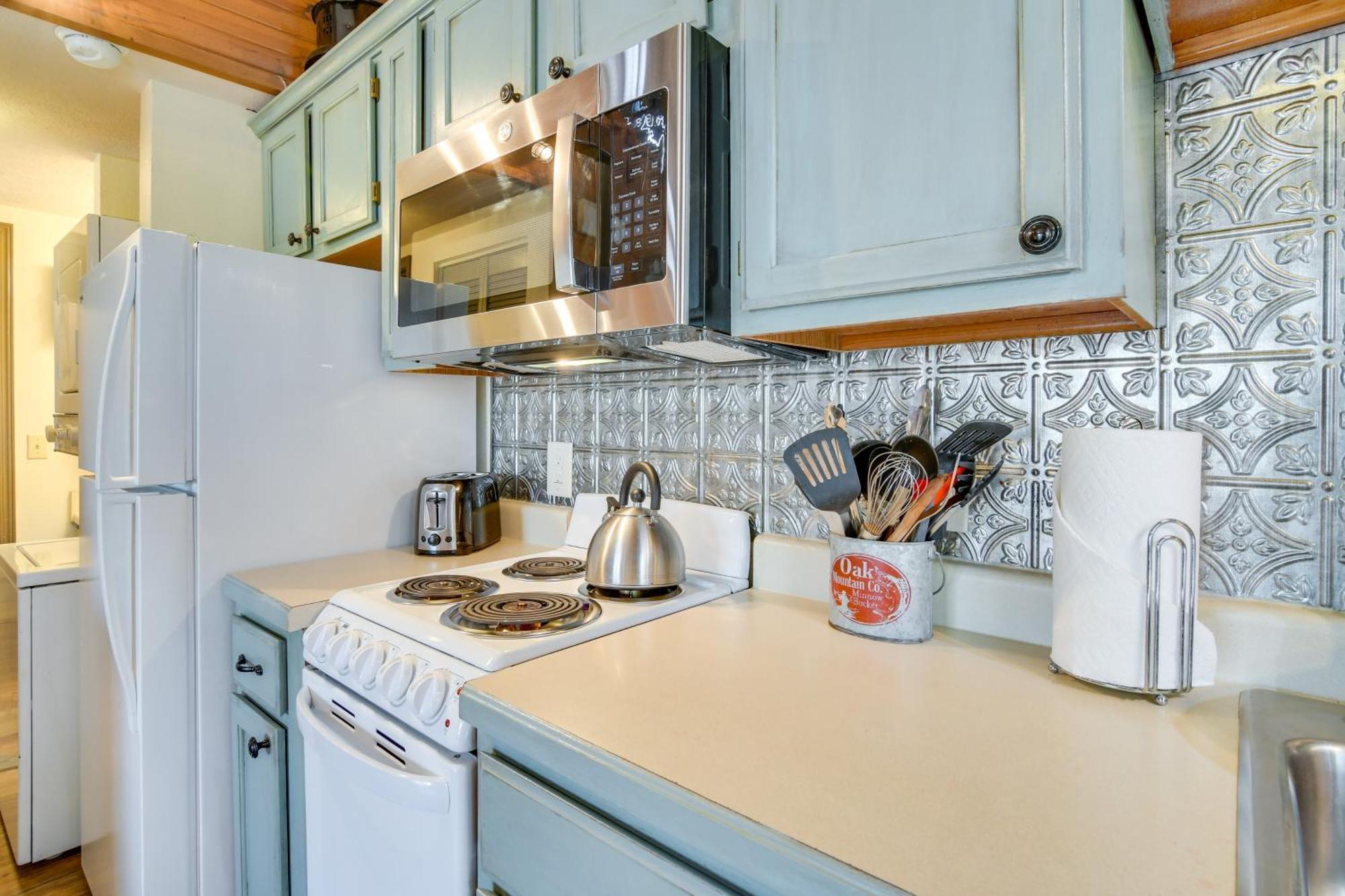 Charming Getaway With Fireplace And Porch Сasa de vacaciones *